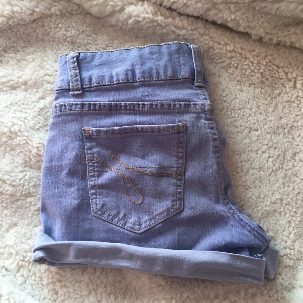 Shorts - Picture 3 of 3